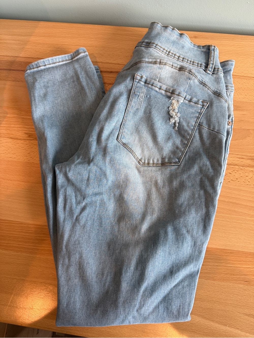 Slim Fit Light Blue Skinny Jeans for women